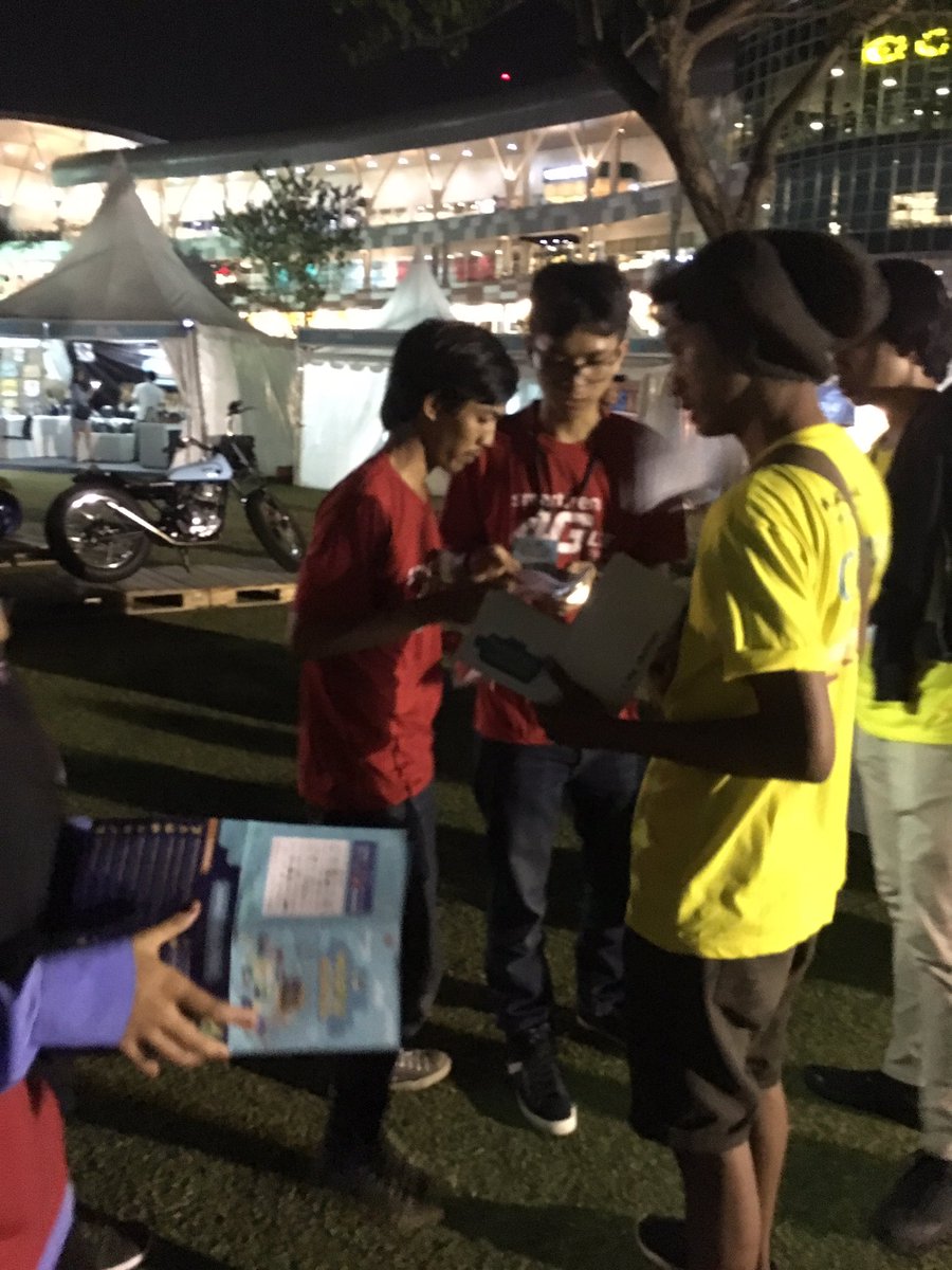 smartfrenworld's tweet photo. Tantangan berikutnya di final #AmazingFren buat 5 video tentang keseruan #MARKAS2017. kira-kira siapa yg duluan selesai? https://t.co/jFjXwSyfnO