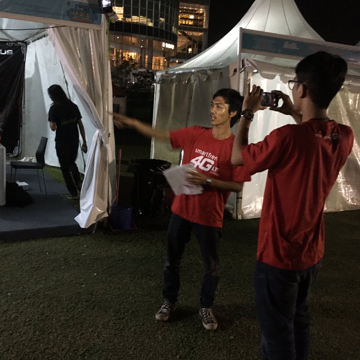 smartfrenworld's tweet photo. Tantangan berikutnya di final #AmazingFren buat 5 video tentang keseruan #MARKAS2017. kira-kira siapa yg duluan selesai? https://t.co/jFjXwSyfnO