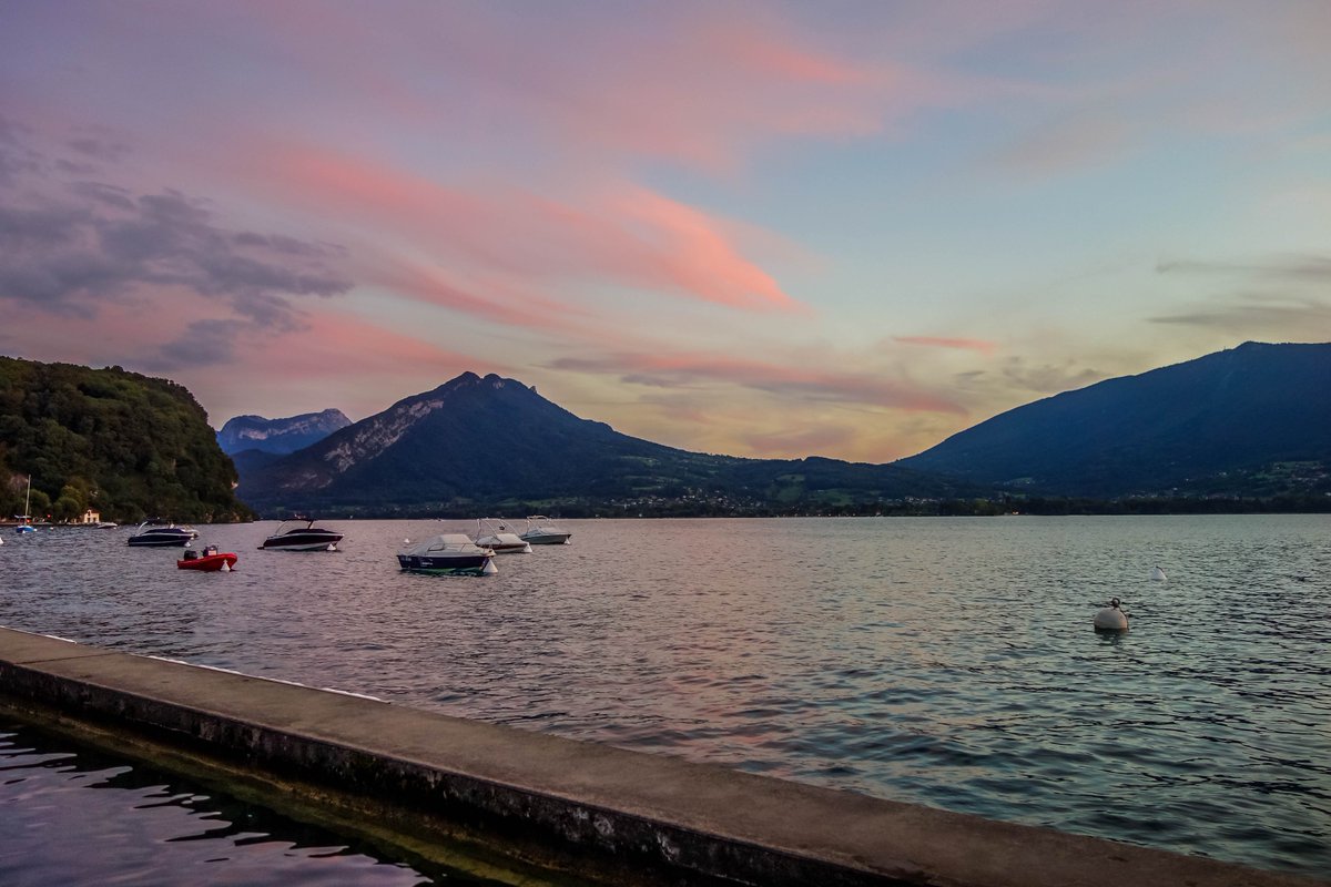 AnnecyVS74's tweet photo. Coucher de soleil Annecy, août 2017
#annecy #sevrier #HauteSavoie #lake #montagne https://t.co/TFVmsTX1Io