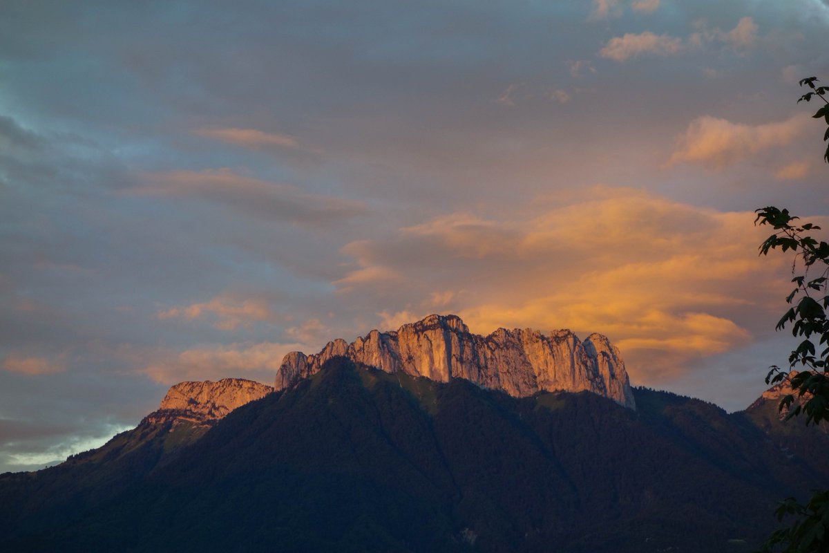 AnnecyVS74's tweet photo. Coucher de soleil Annecy, août 2017
#annecy #sevrier #HauteSavoie #lake #montagne https://t.co/TFVmsTX1Io