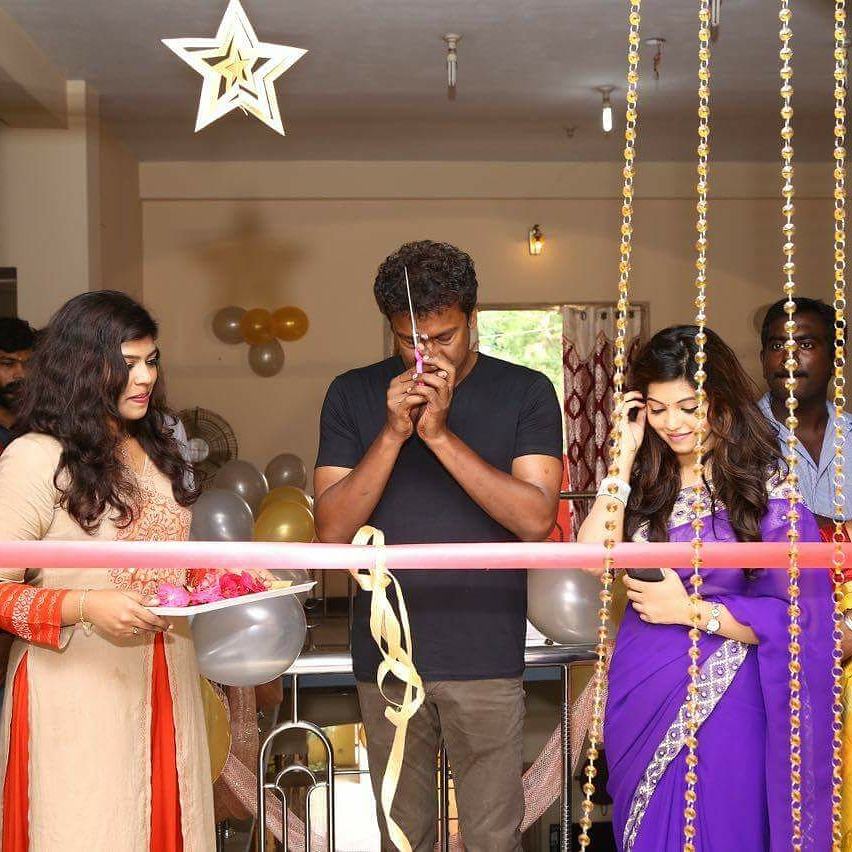 AthulyaOfficial's tweet photo. Nivi's boutique opening 😍congrats Nivetha Joseph 😍me nd Samutharakani sir 😍😍 https://t.co/2Mq7M2s3Zg