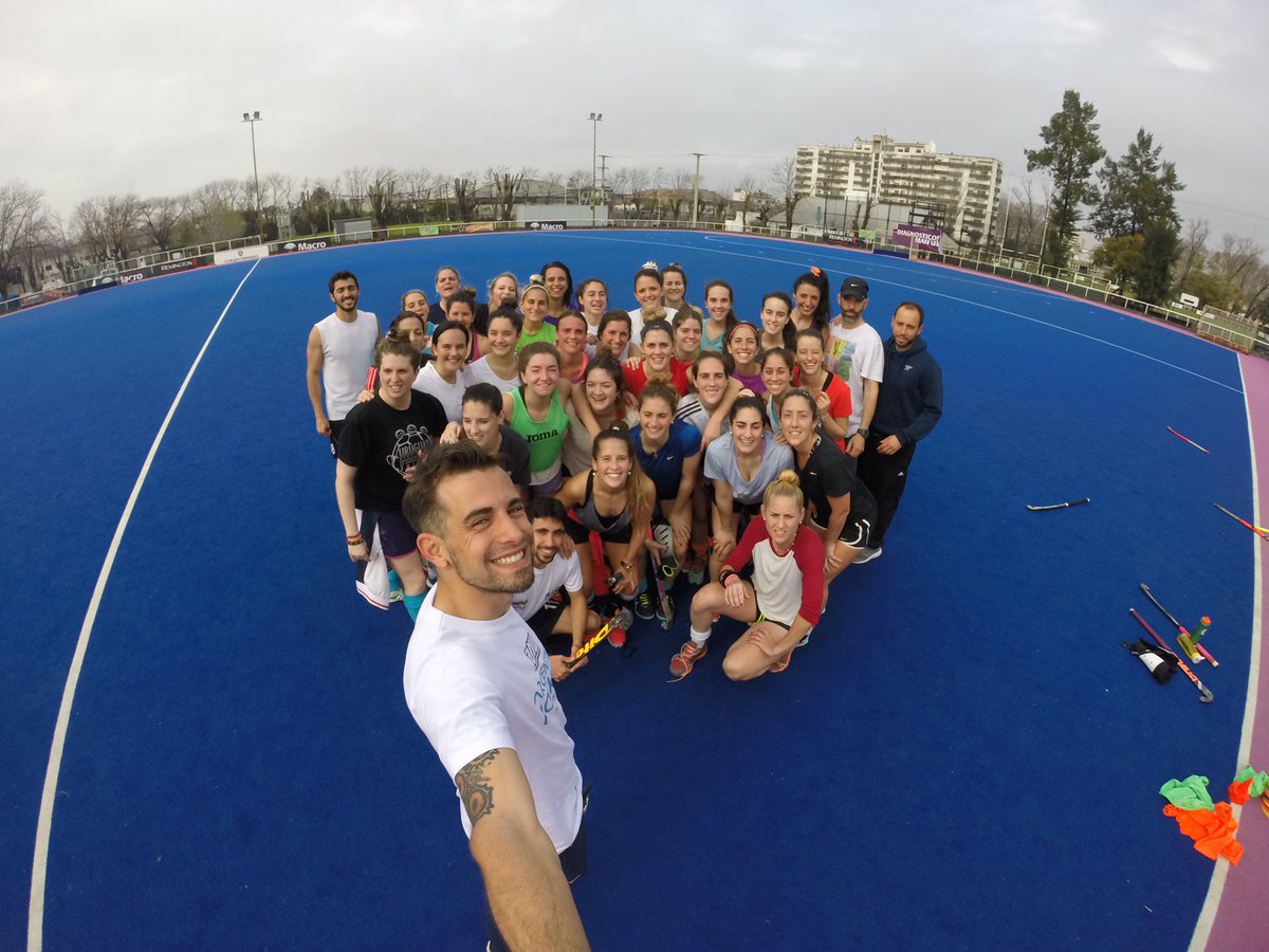 hockey_bigua's tweet photo. Entrenamiento en cancha de agua de las categorías mayores @BiguaOnline https://t.co/fz4rOzukI1