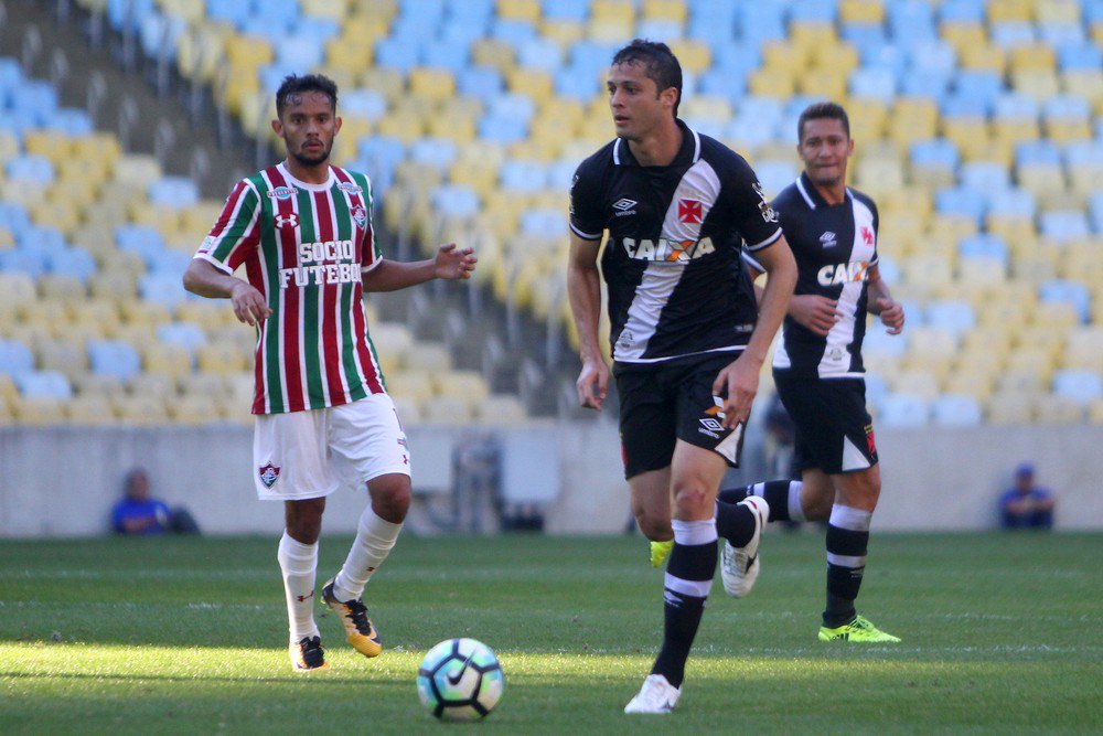 geglobo's tweet photo. Anderson Martins põe ataque do Flu "no bolso" e empolga torcida do Vasco com atuação https://t.co/5PpHka3Kl9 https://t.co/WRiznpagbE