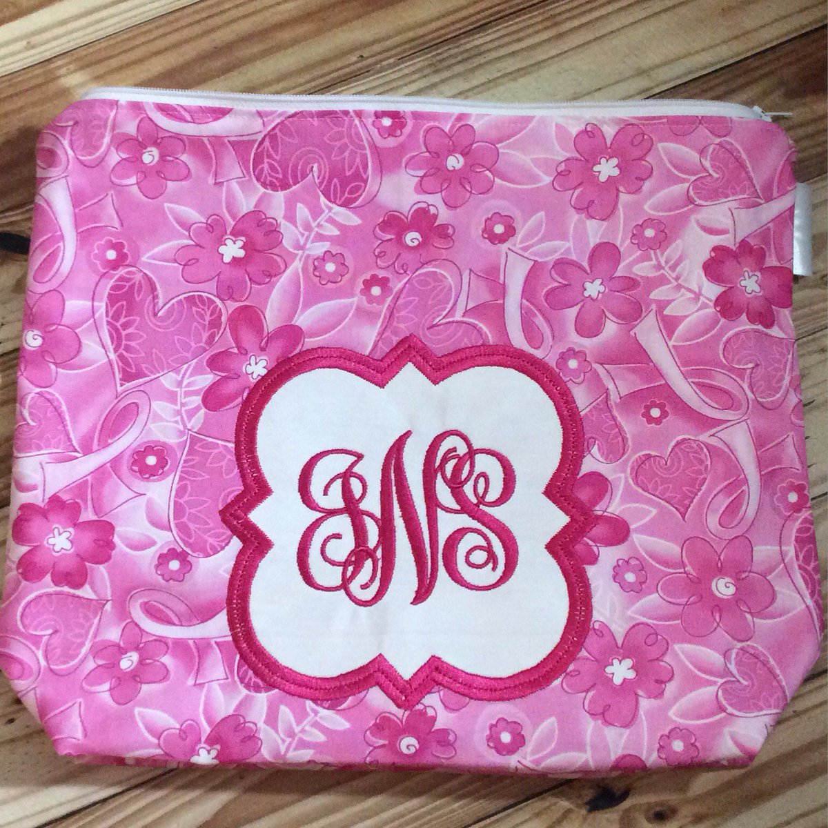 SewAnnaButton's tweet photo. Monogram add on, personalized accessories, round monog… https://t.co/bcHB7yuC8R #SewAnnaButtonDesigns #RoundMonogram https://t.co/JusRhyjleH