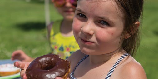 caseysgenstore's tweet photo. When someone wants your picture, but you just want another bite #caseysdonuts https://t.co/Ar20VOPYtJ