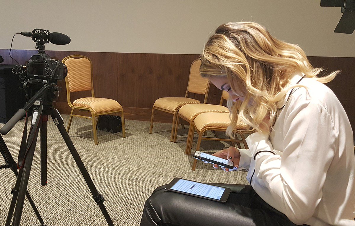 SiteLBcom's tweet image. FOTOS: Lua Blanco durante a entrevista feita com a banda formada pelos irmãos Hanson. 📸