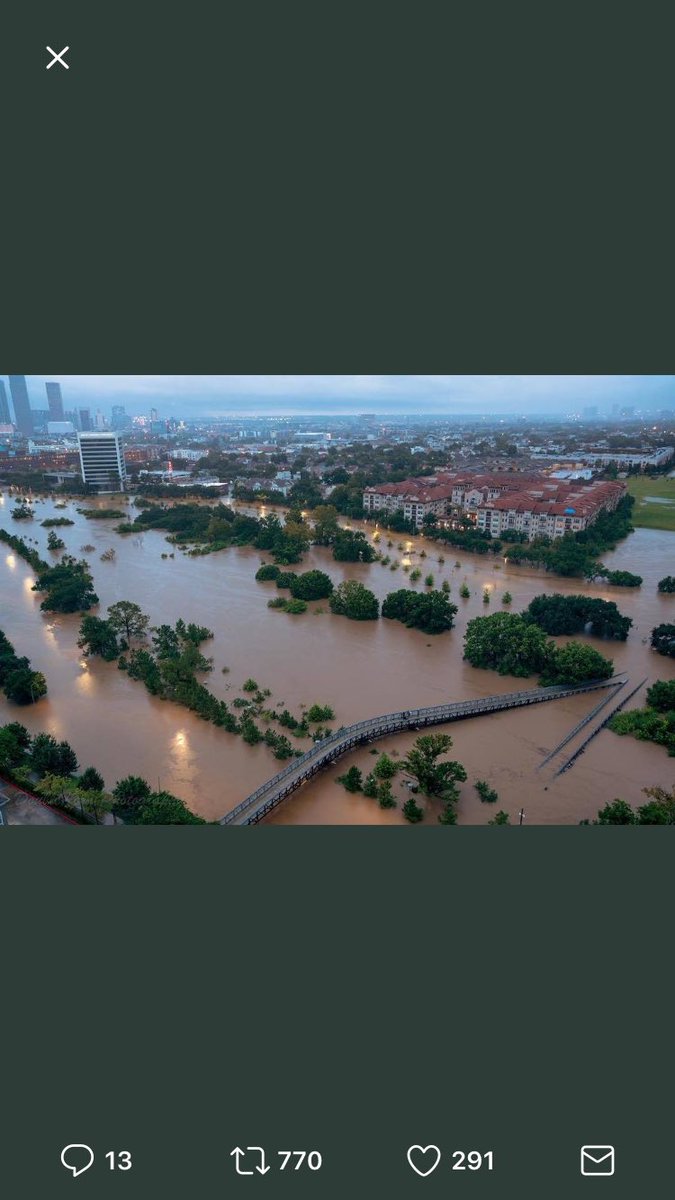 PaperCrafters's tweet photo. Please keep #TX in your thoughts and prayers - #hurricaneharvey isn't done with us yet. #weather https://t.co/L8QKf24Z3G
