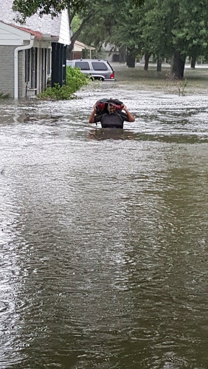 sgosborne14's tweet photo. Westbury under water at Hillcrest and Bellfort. https://t.co/WyQoQTqGPi