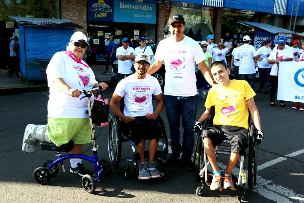 gobdechiriqui's tweet photo. Gob @hugomendezl04 junto a colaboradores de gobchiriquí y de entidades gubernamentales participan en la XVIII caminata Susie Thayer en David https://t.co/H5oQZBijRX
