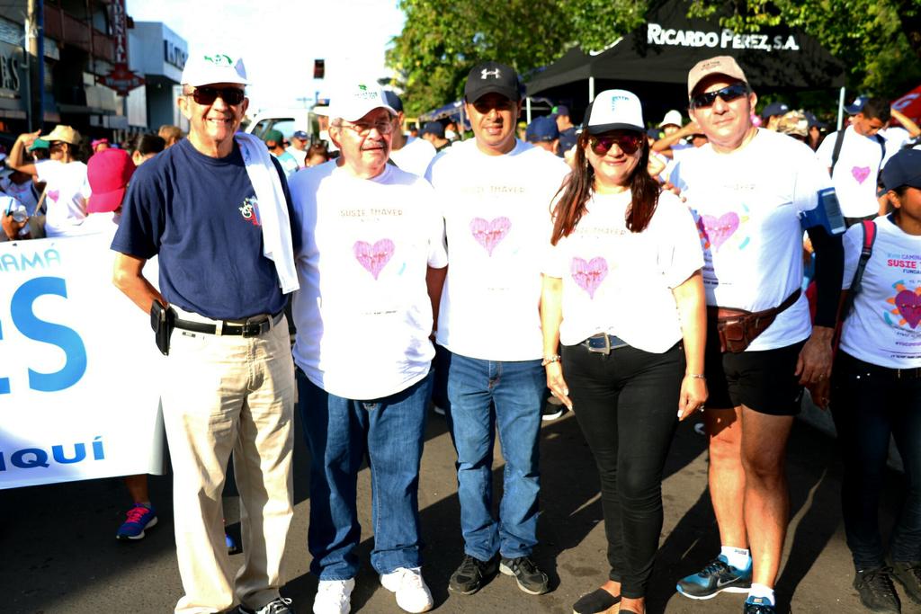 gobdechiriqui's tweet photo. Gob @hugomendezl04 junto a colaboradores de gobchiriquí y de entidades gubernamentales participan en la XVIII caminata Susie Thayer en David https://t.co/H5oQZBijRX