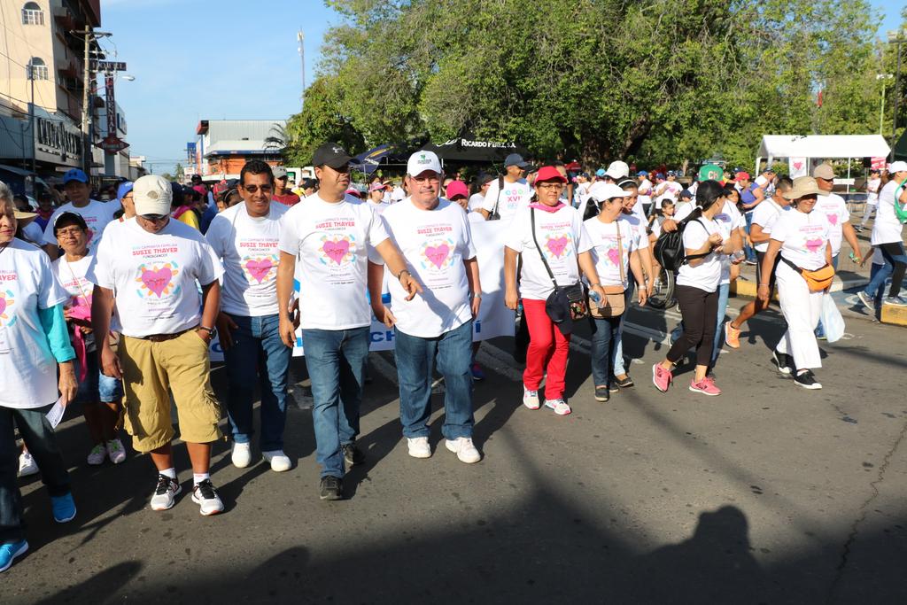gobdechiriqui's tweet photo. Gob @hugomendezl04 junto a colaboradores de gobchiriquí y de entidades gubernamentales participan en la XVIII caminata Susie Thayer en David https://t.co/H5oQZBijRX