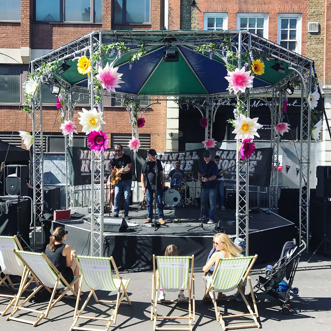 queensuburbs's tweet photo. Pop down to Bond Street today for #MakeitSunday by @makeitealing with vintage #cars, street food, #art & craft! Live music by @HanwellHootie https://t.co/C7JSsAbxLa