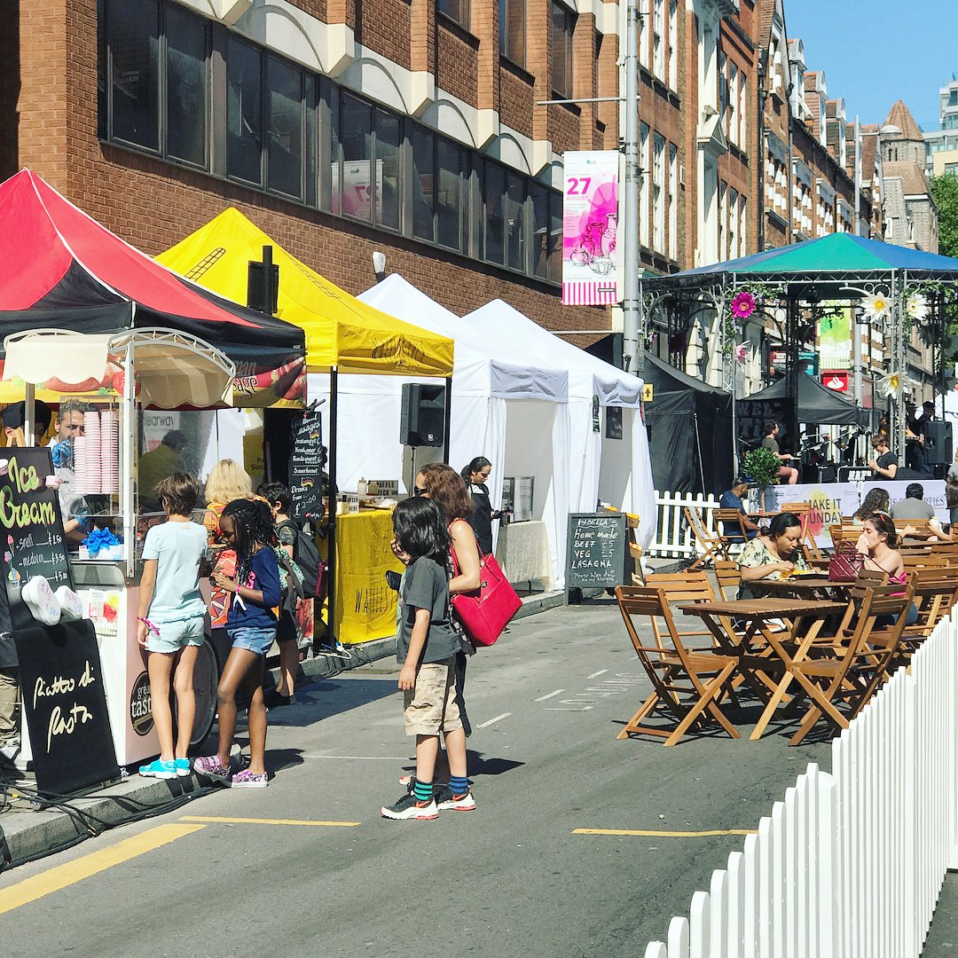 queensuburbs's tweet photo. Pop down to Bond Street today for #MakeitSunday by @makeitealing with vintage #cars, street food, #art & craft! Live music by @HanwellHootie https://t.co/C7JSsAbxLa