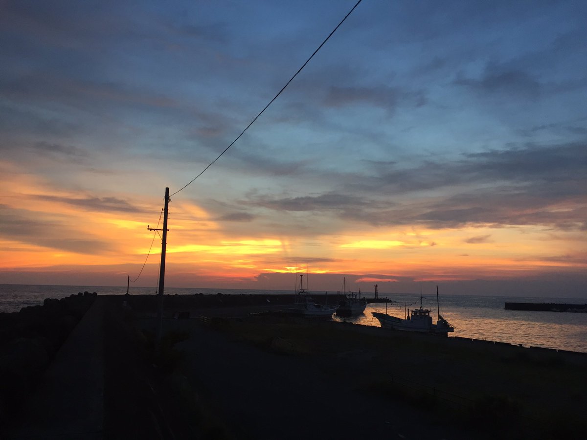 HugField's tweet image. 合宿終わっちゃいました...
ずっとパソコンと向かい合ってたから、部屋メンツ以外とはほとんど話してないわ笑笑
夕日また見に行きたい