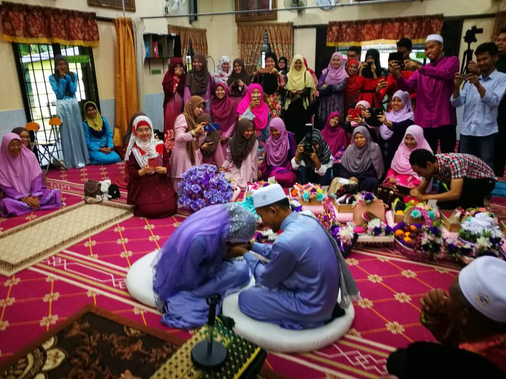 SharelIshak's tweet photo. Barakallahulakuma 😁
#kpe
#comradeiium https://t.co/KRjksNcsim