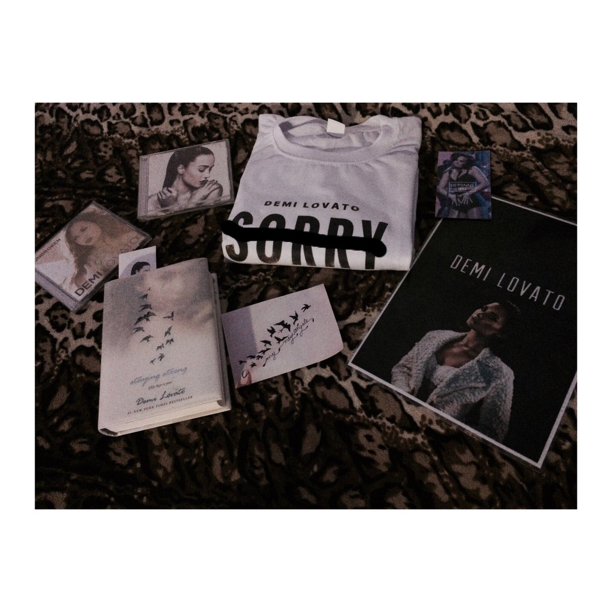 dangerousmaann's tweet photo. Perks' of being a #Lovatics My Collection so far🙏🏻💕 @ddlovato #TellMeYouLoveMe #SorryNotSorry #D6 https://t.co/fEcjTsahmL
