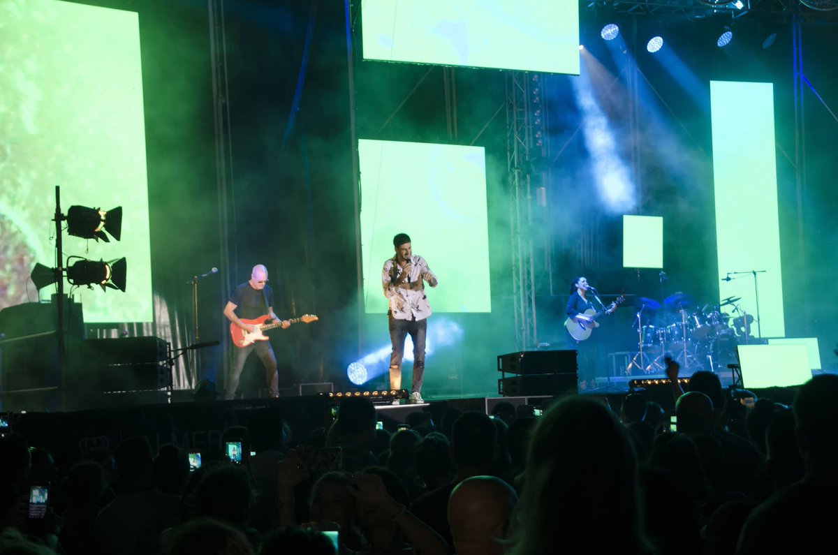 Culturalmeria's tweet photo. Nuestra crónica: @MelendiOficial desnuda su alma a los almerienses, que se enamoran de sus letras y música https://t.co/Zlk2vKjHj0 https://t.co/jhYdz3QOjs