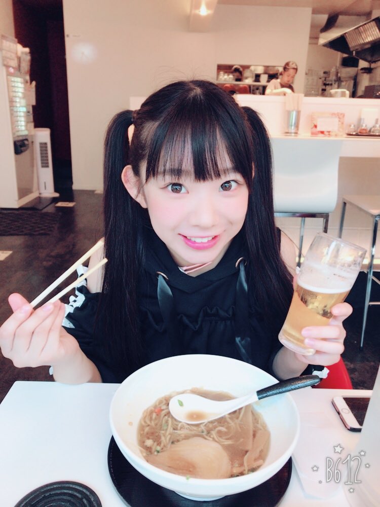 彼女とラーメンデートしてきたんだけどビール頼みだすし謎なポーズしはじめるし大変な日だったって使っていいよ Twitter Search