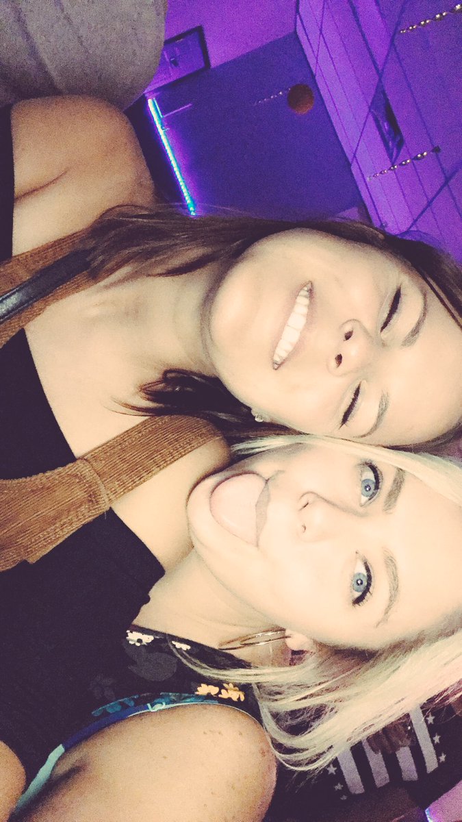 courttheresa16's tweet photo. Bestieee💕💕💕💕 https://t.co/ilp4FLborm