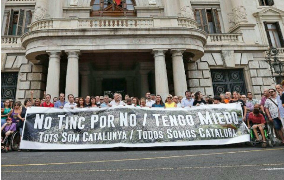 danielmrio's tweet photo. A mi también me daría mucho miedo vivir en Cataluña con semejantes condiciones inhumanas... Sálvalos @marianorajoy!!😟😟#SinPorno #PobretsMeus https://t.co/ctH1LbkvDn