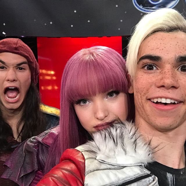 alwaysdofia's tweet photo. @SofiaCarson is me when I saw the first picture👀
Like...where's Evie?? 💙
@booboostewart @DoveCameron #descendants @descendants https://t.co/JbMoM3tb1E