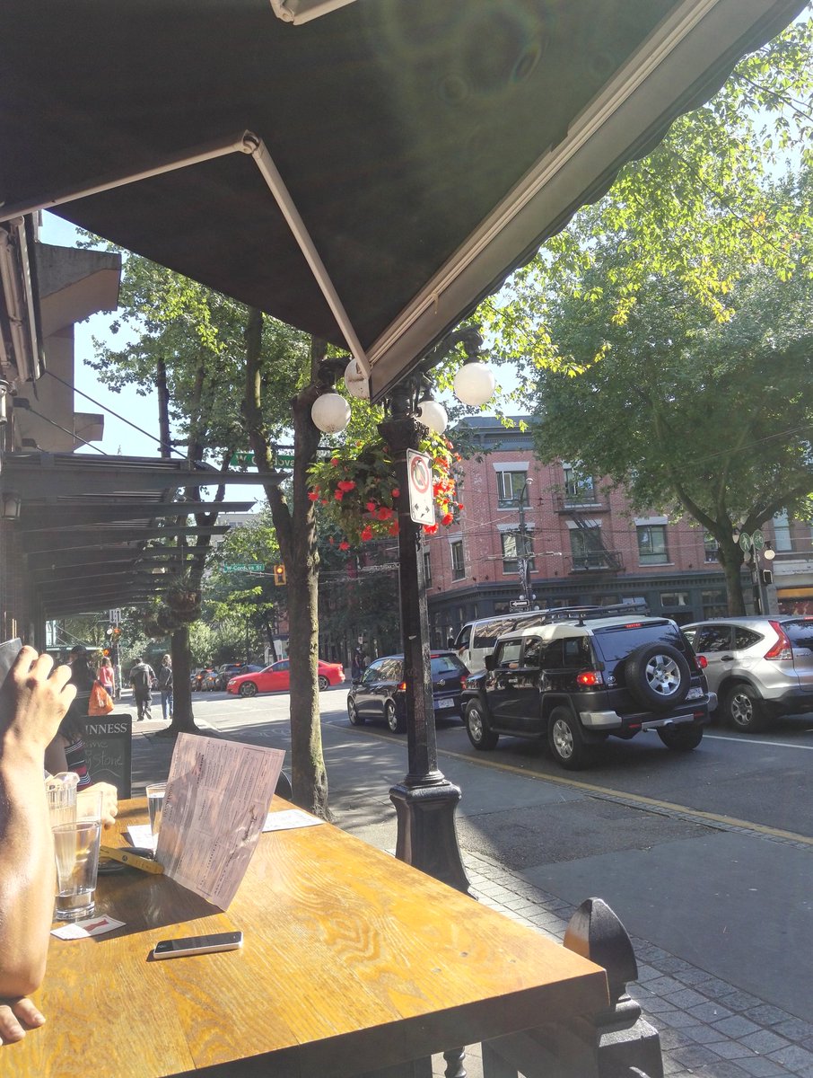 For a bite and a pint, bring your dog to the #BlarneyStone - they can be tied to the railings on the patio #vancouver #foodie #dogfriendly