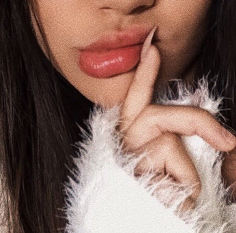 BQvotes's tweet photo. Just look at how cute my fallen nail is 😂 https://t.co/usKj9zI17U