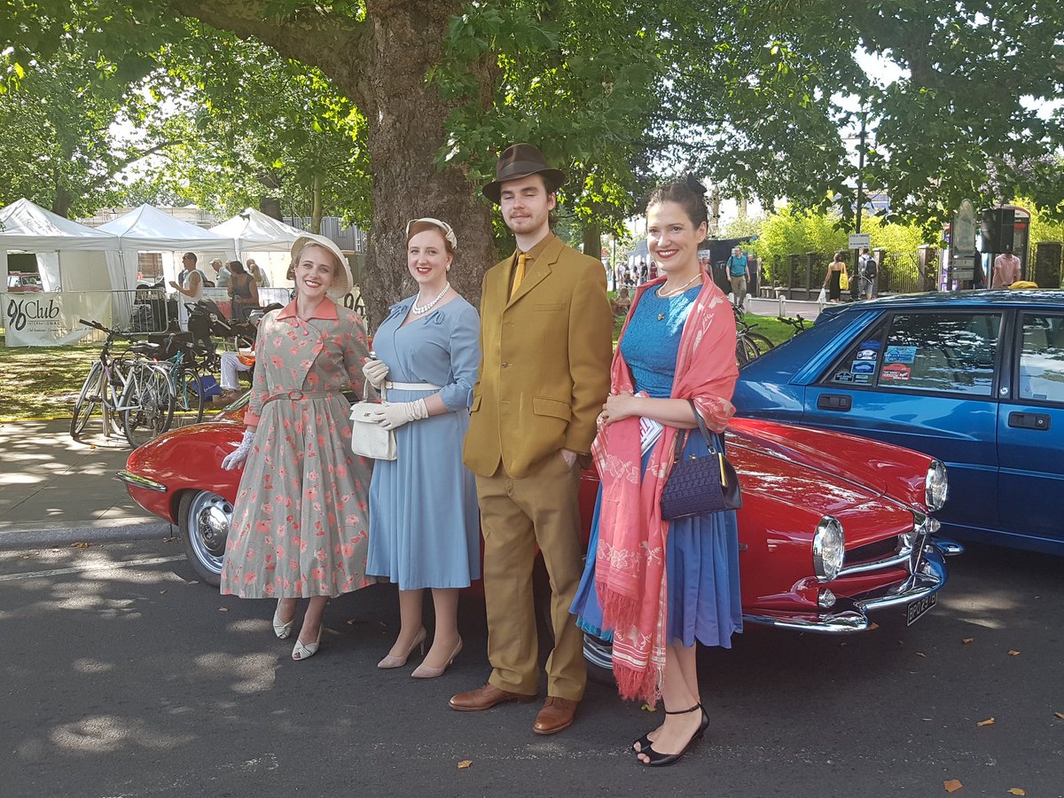 makeitealing's tweet photo. #classiccars @questorstheatre and live @HanwellHootie #music #makeitealing #makeitsunday today! @CrispinsWineBar @Openealing https://t.co/yJDPq8CjCJ