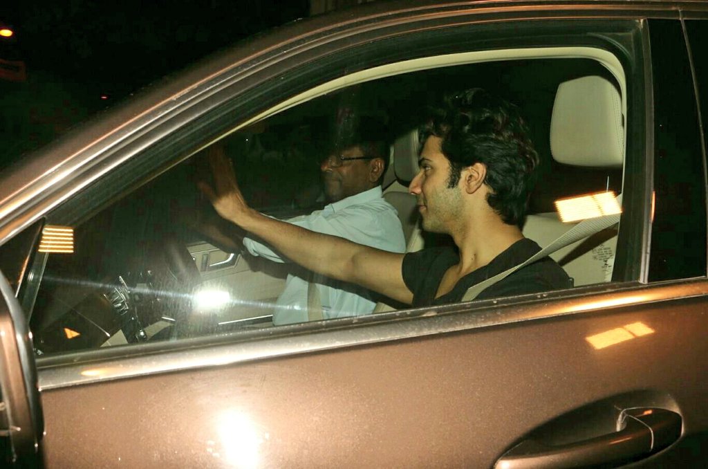 Varuniacs's tweet photo. HQ PICS-1 : Varun Dhawan spotted at Neha Dhupia's Birthday Bash! @Varun_dvn 

#Untagged #VarunDaily https://t.co/mfB3d06wMY