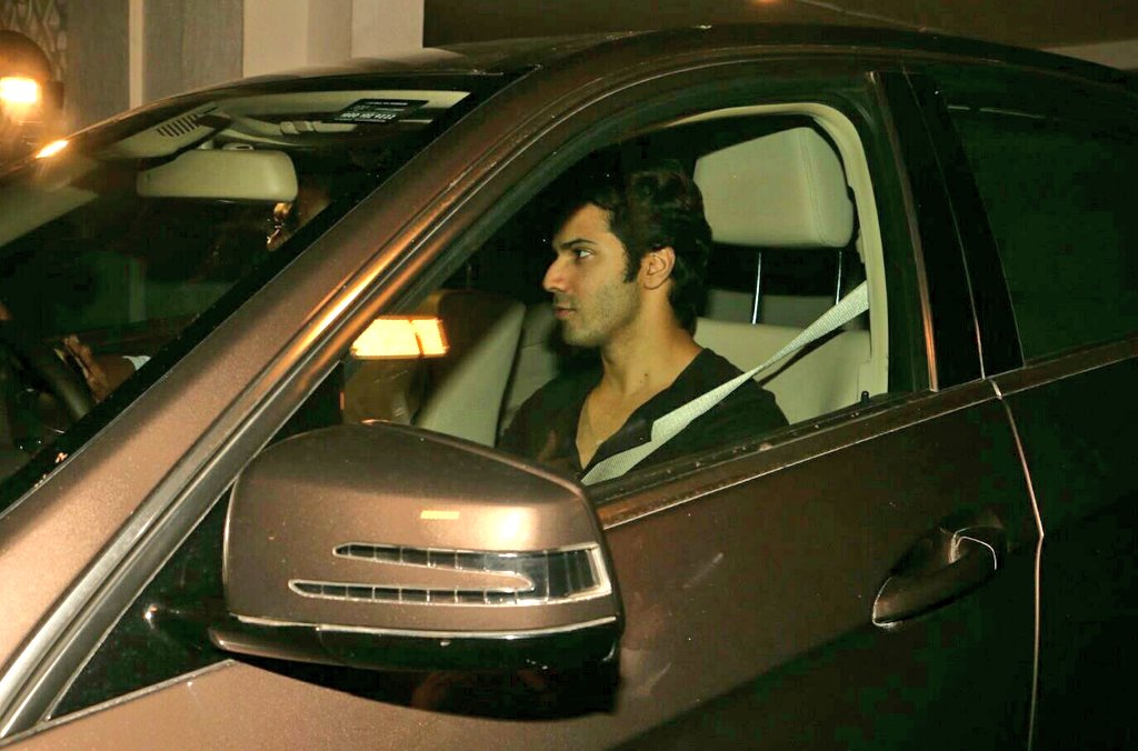 Varuniacs's tweet photo. HQ PICS-1 : Varun Dhawan spotted at Neha Dhupia's Birthday Bash! @Varun_dvn 

#Untagged #VarunDaily https://t.co/mfB3d06wMY