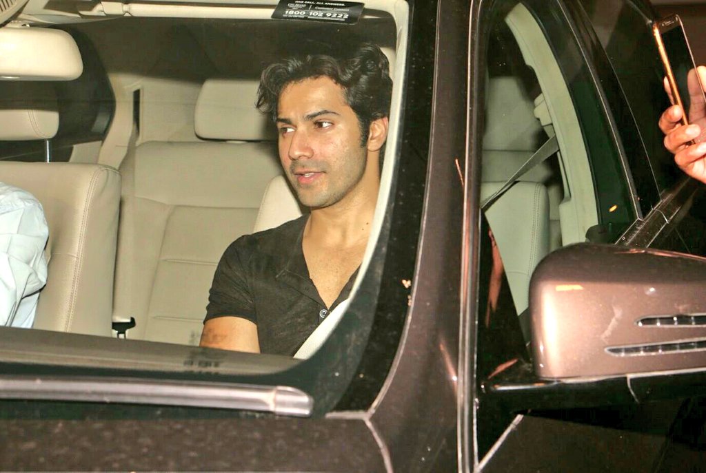 Varuniacs's tweet photo. HQ PICS-1 : Varun Dhawan spotted at Neha Dhupia's Birthday Bash! @Varun_dvn 

#Untagged #VarunDaily https://t.co/mfB3d06wMY
