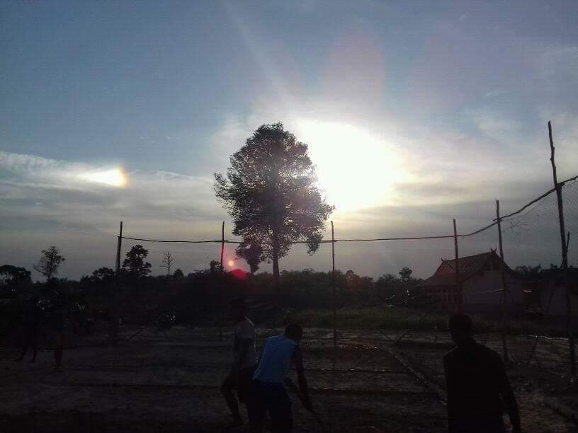 Rikha1403's tweet photo. Fenomena alam  tadi sore... Seolah cahaya matahari ada 2.... https://t.co/rRiwbaILTI