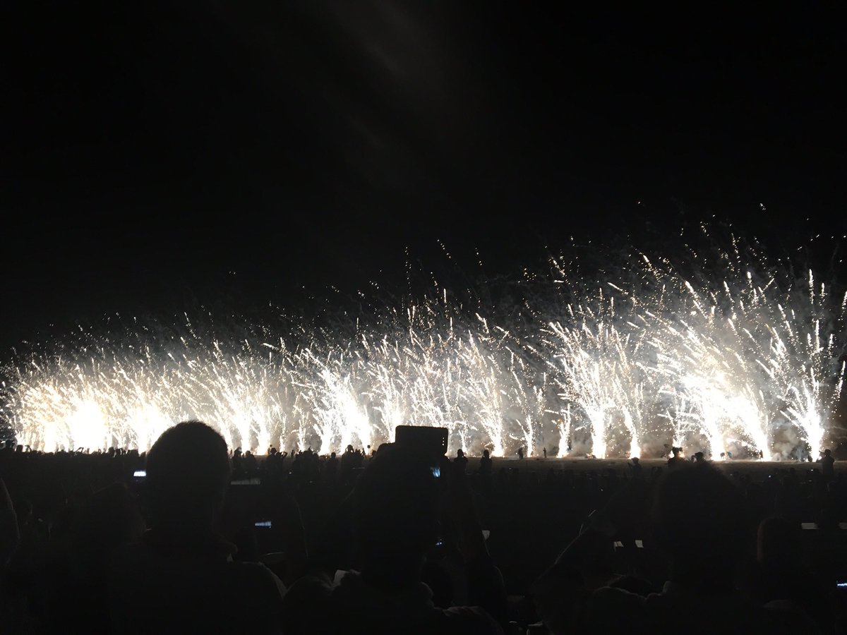 sanmuradai0322's tweet photo. 和田浜ロケット花火 https://t.co/1ppcF1yjcR