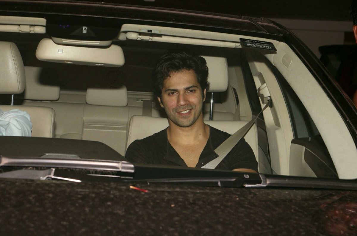 Varuniacs's tweet photo. HQ PICS-4 : Varun Dhawan spotted at Neha Dhupia's Birthday Bash! @Varun_dvn 

#Untagged #VarunDaily https://t.co/DjB5jvmV5S