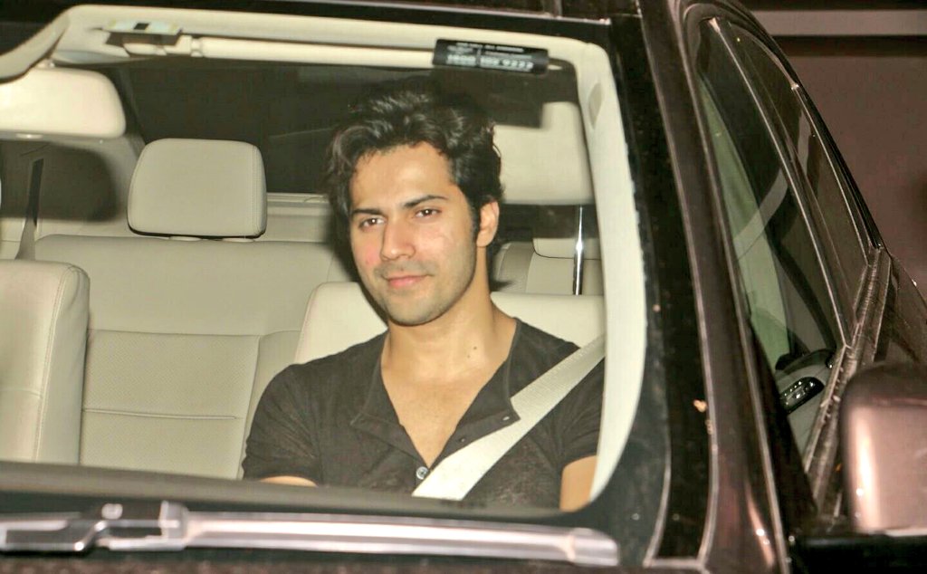 Varuniacs's tweet photo. HQ PICS-2 : Varun Dhawan spotted at Neha Dhupia's Birthday Bash! @Varun_dvn 

#Untagged #VarunDaily https://t.co/Q6WDOf7sOI