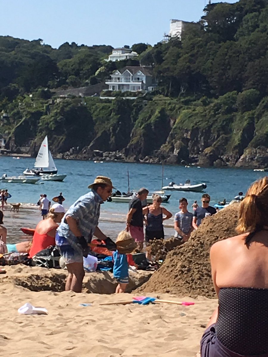 flockhart_kevin's tweet image. When Competitive Dad goes on his hols #gloves #shovel #CloseEncountersOfThe3rdKind