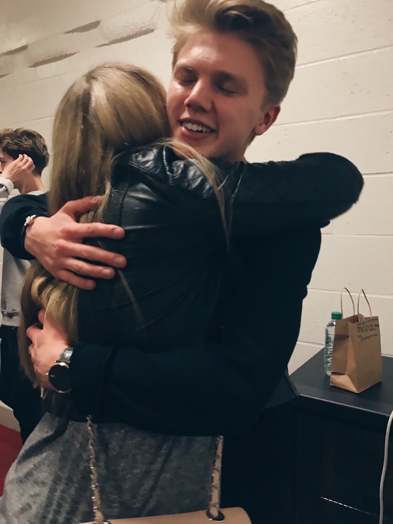 CaylaFionah1's tweet photo. EVERY FAN WANTS TO BE THE GIRL ♥

@NewHopeMarsya @smithenbygeorge @NewHopeLarissa https://t.co/eSAFceJL89