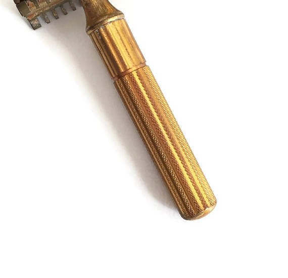 vivaterravintag's tweet photo. #GilletteTech #GilletteRazor #DoubleEdgeRazor #1930sGillette #OpenCombRazor
➤ https://t.co/tErEGCmYt5
via @outfy https://t.co/T90Q2jZ5Lw