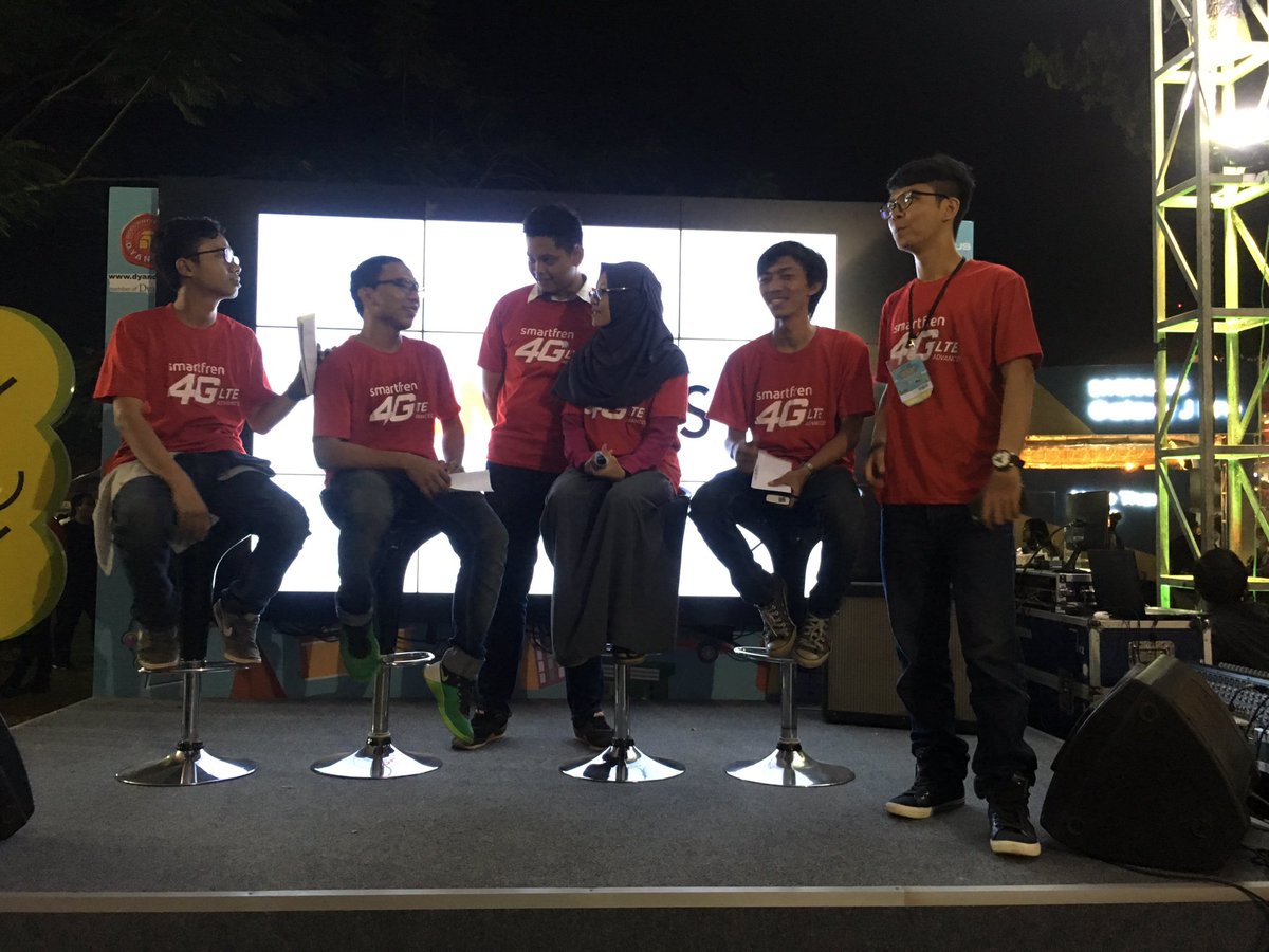 smartfrenworld's tweet photo. Ini dia tim yang beruntung menjadi pemenang #AmazingFren, selamat yah! Selamat mendapatkan hadiah Motorolla Z &amp; Jutaan Rupiah.
#MARKAS2017 https://t.co/JUuy9LRbO0