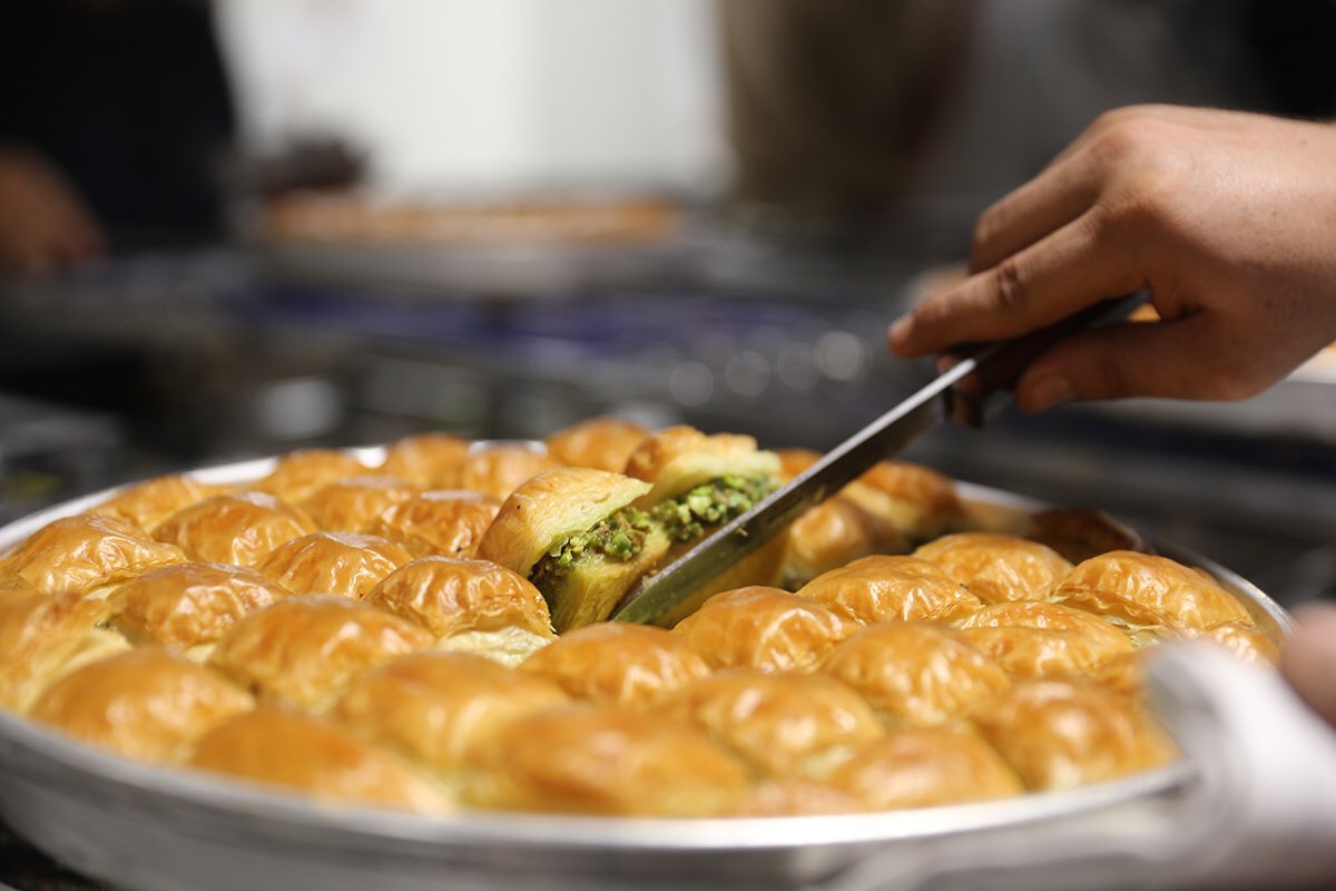 Bu bayram da baklavanız bayramdan hemen önce taze taze yapılıp Gaziantep ten gelsin.
Hemen sipariş verin.

0422 325 00 05