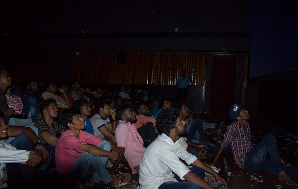KollamNanbans's tweet image. #Ghilli re Release pics from #Kollam #KollamNanbans