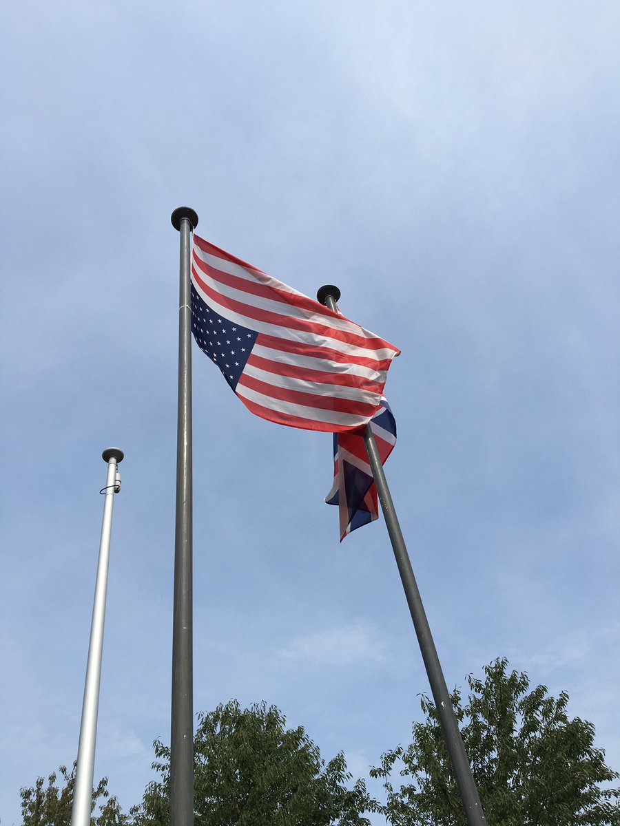 SamuelSintobin's tweet photo. Zoek de fout! Tip: 🇺🇸 😂 #Antwerpen #usa https://t.co/mRM2fWjkd8