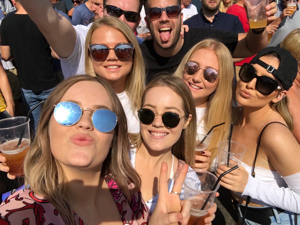 #quayfest 🤘🏻 Perrie <3