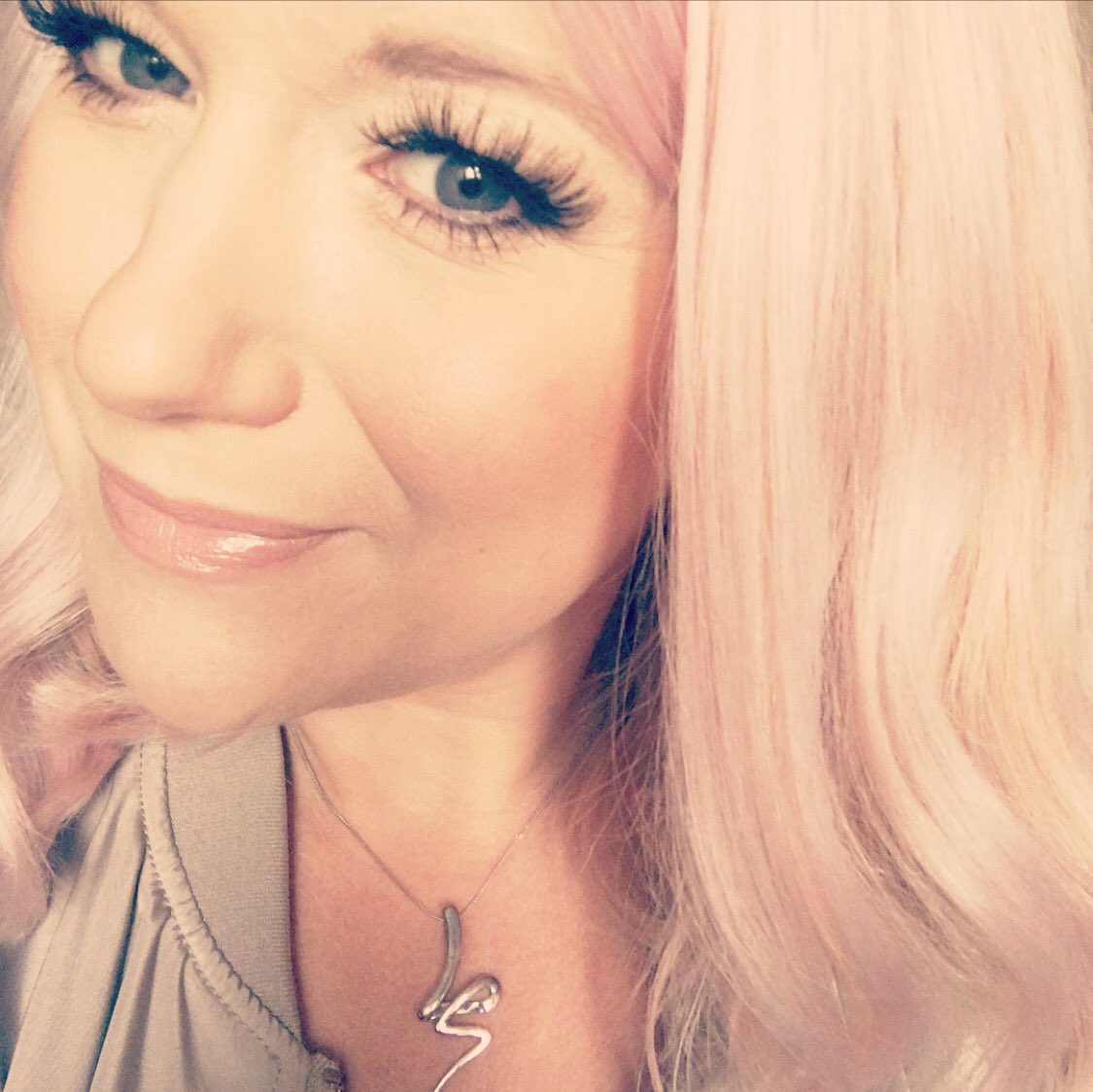 makeupmountain's tweet photo. #coloristapaint #pink #roseblonde #hair #hairdye ...so it didn't turn out too bad! #pinkhairdontcare https://t.co/WszpTX9HYZ