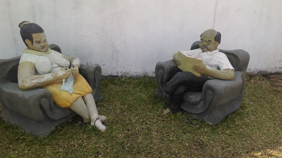 FMwenge's tweet photo. These statues found outside a lodge in Chingola tells a thousand stories about the social construction of gender inequality. #LetsReverse! https://t.co/CrsDKB4qe8