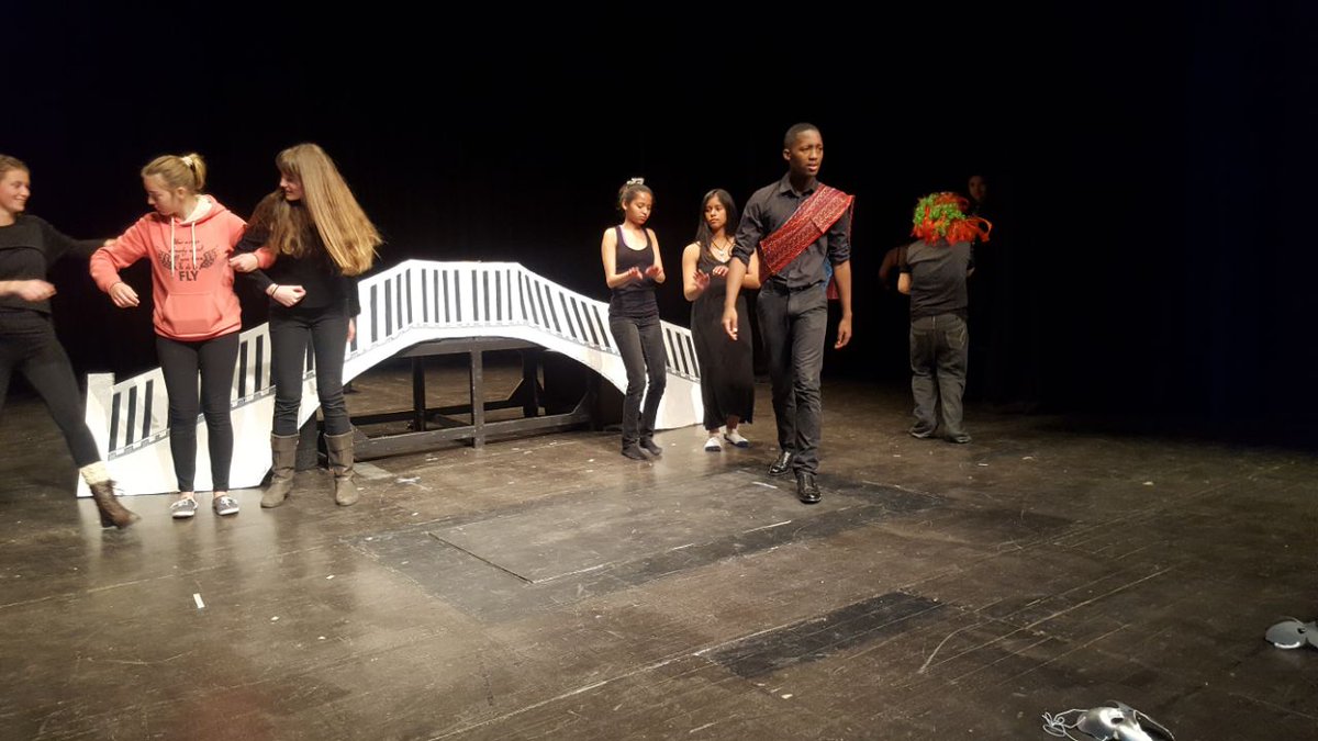 Edu_Cape's tweet photo. #technicalrehearsal day 2 for @PJOlivier as they prep for #SSF17 we are excited to what these young #visionaries bring to the #stage! https://t.co/U2dgxHjE6K