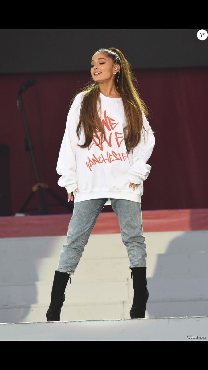 lyolyo0102's tweet photo. @ArianaGrande sooo cuuute bby❤️❤️👑👑🤤 https://t.co/oV2n1Mdn5b
