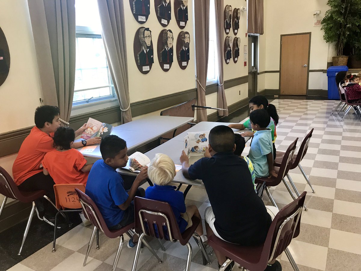 Marshleads's tweet photo. #bookbuddies is in full swing! Thankful to our fourth grade friends for helping kindergarten with accelerated reader. We ❤️ to 📚. https://t.co/GI1W597O4S