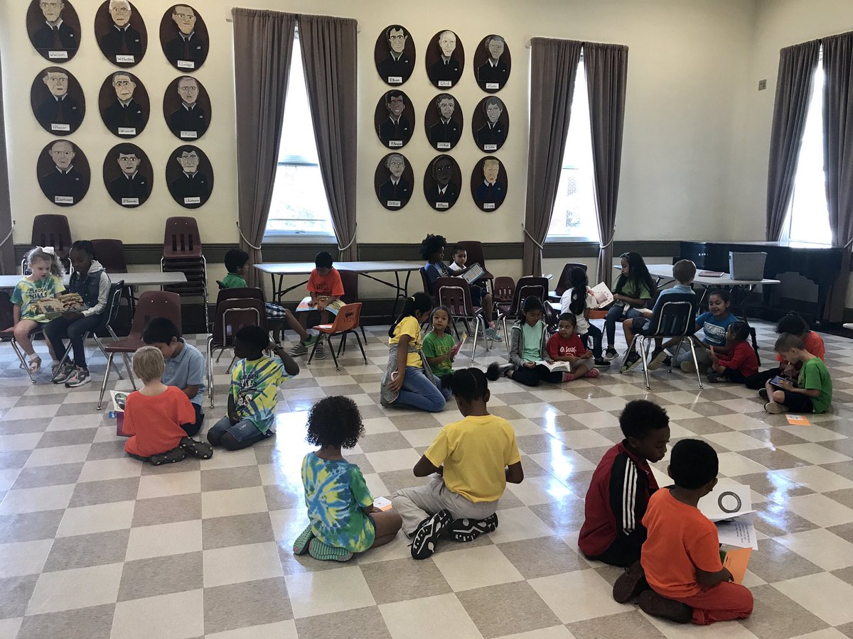 Marshleads's tweet photo. #bookbuddies is in full swing! Thankful to our fourth grade friends for helping kindergarten with accelerated reader. We ❤️ to 📚. https://t.co/GI1W597O4S