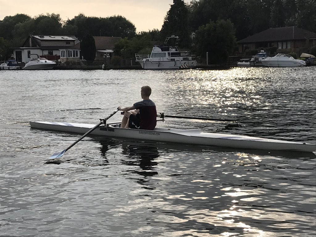 jpj90's tweet photo. @NK_Rowing @CoachKostal Cox Curren Jeandell rowing on the Thames in England https://t.co/9LxD59NFDI
